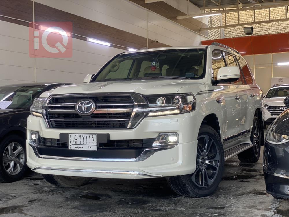 تۆیۆتا لاند کروزەر